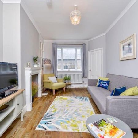 Victorian Townhouse - Stamford Centre - 2 Big Bedrooms, Living Room Kitchen Etc Tastefully Decorated 外观 照片