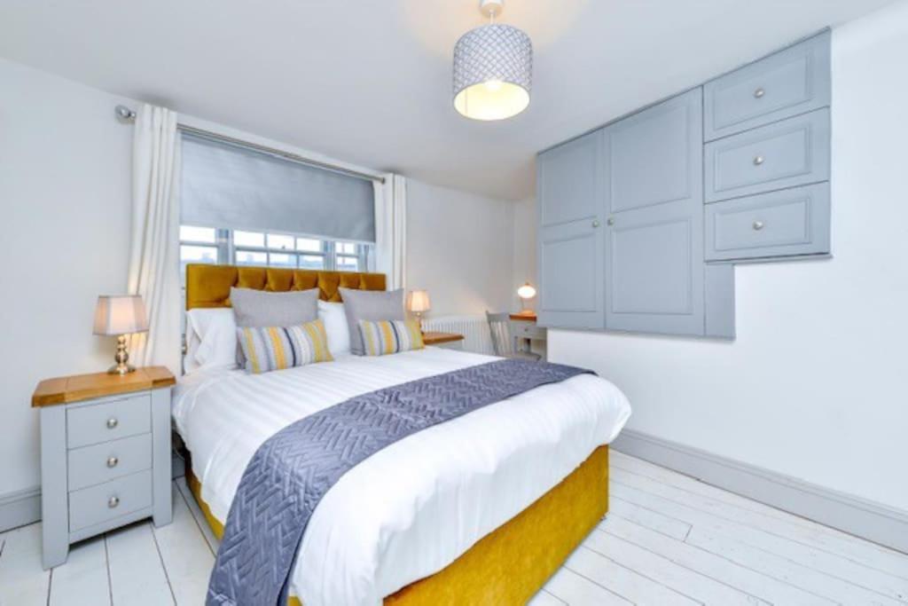 Victorian Townhouse - Stamford Centre - 2 Big Bedrooms, Living Room Kitchen Etc Tastefully Decorated 外观 照片
