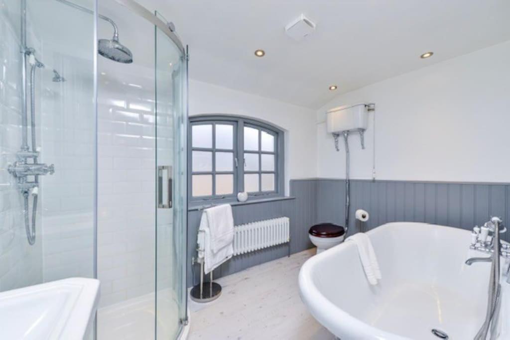 Victorian Townhouse - Stamford Centre - 2 Big Bedrooms, Living Room Kitchen Etc Tastefully Decorated 外观 照片