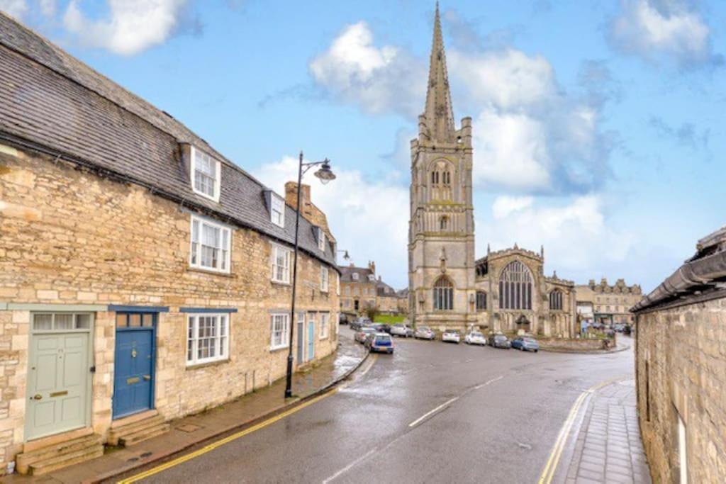 Victorian Townhouse - Stamford Centre - 2 Big Bedrooms, Living Room Kitchen Etc Tastefully Decorated 外观 照片