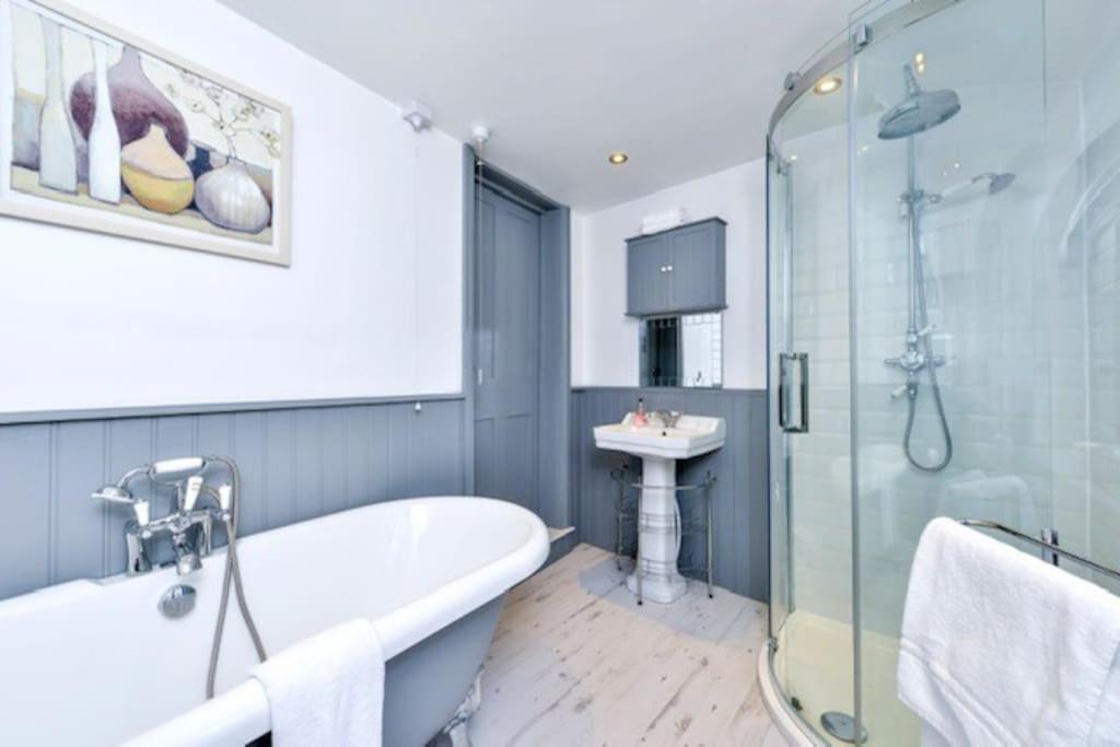 Victorian Townhouse - Stamford Centre - 2 Big Bedrooms, Living Room Kitchen Etc Tastefully Decorated 外观 照片